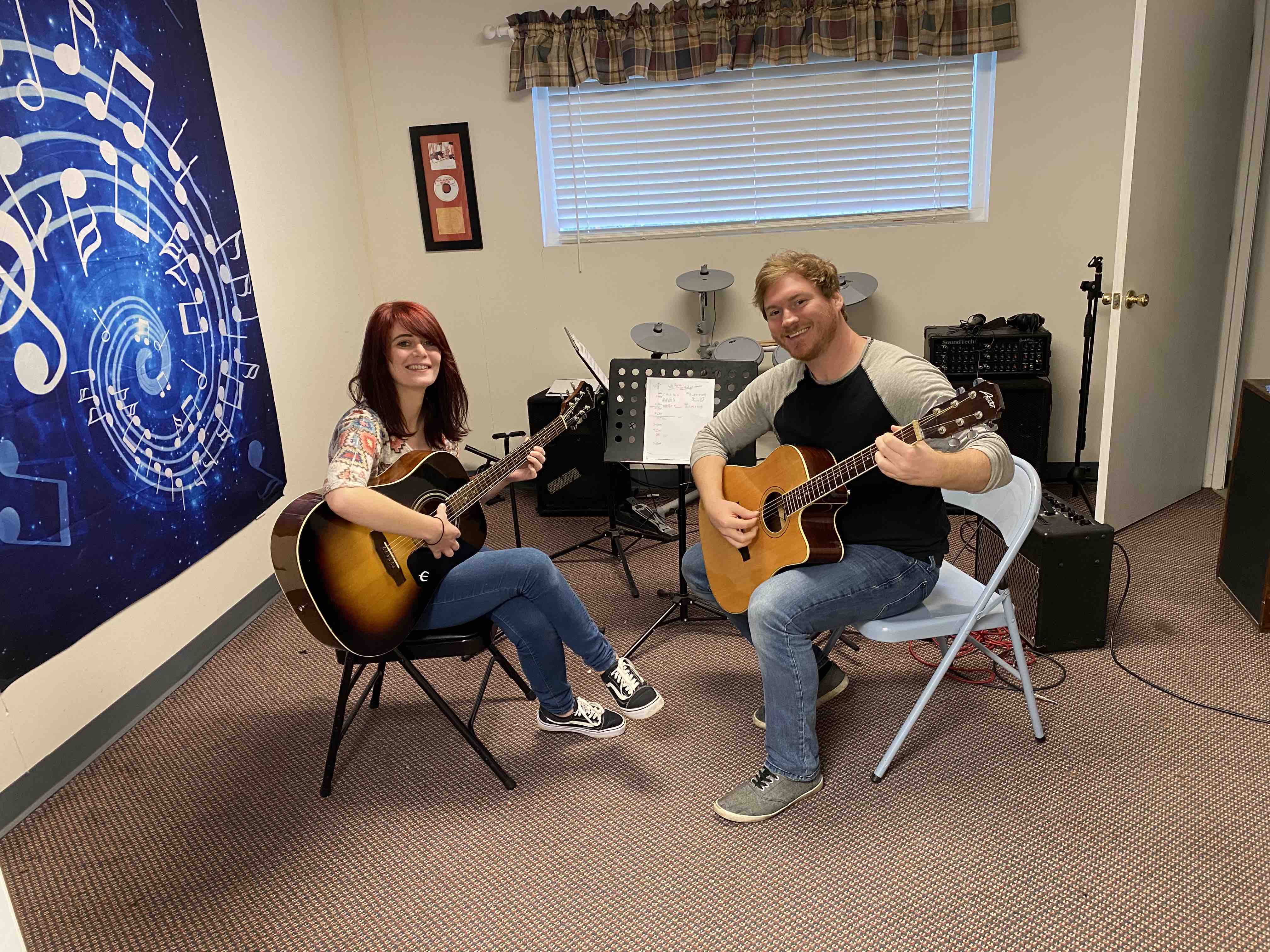 Greg-and-student-guitar-class